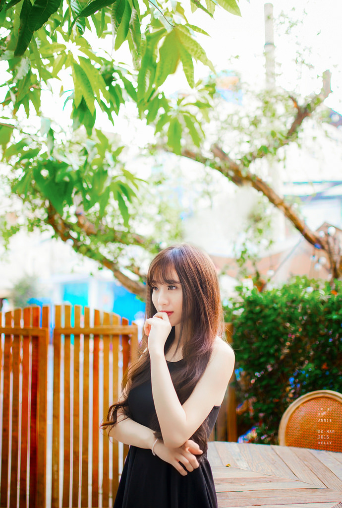 我是女同学脚下的脚奴
